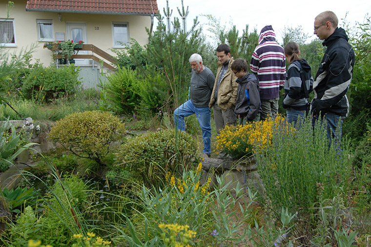 AG-Mitglieder in Freilandterrarium